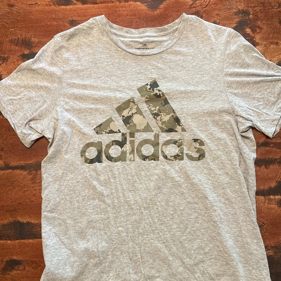 Adidas Amplifier Tee Size Medium - Picture 1 of 3